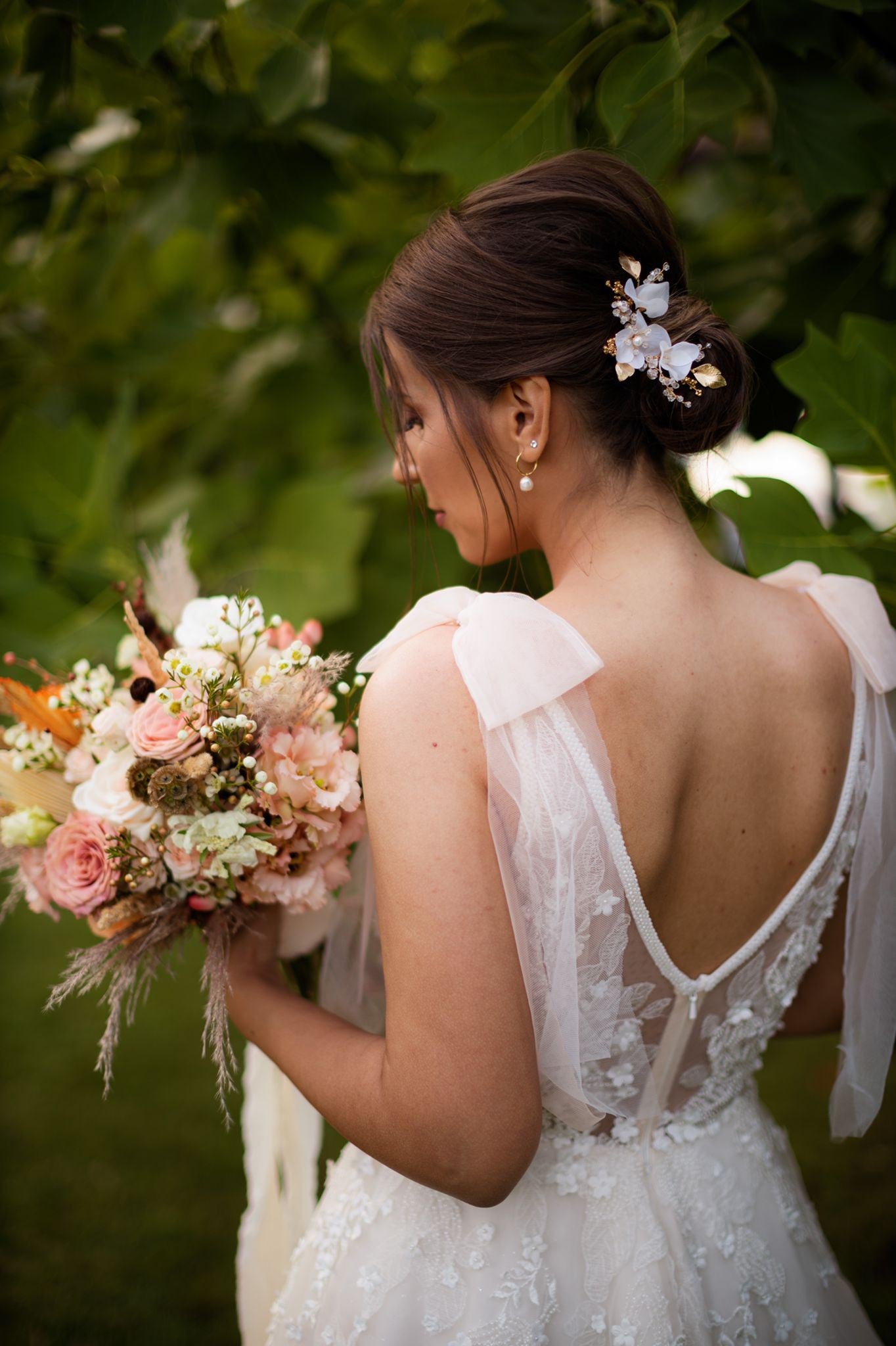 WHITE BEGONIA hair pin | Bridal hair pin | White flower hair accessory | Bloom head piece | Wedding hair comb