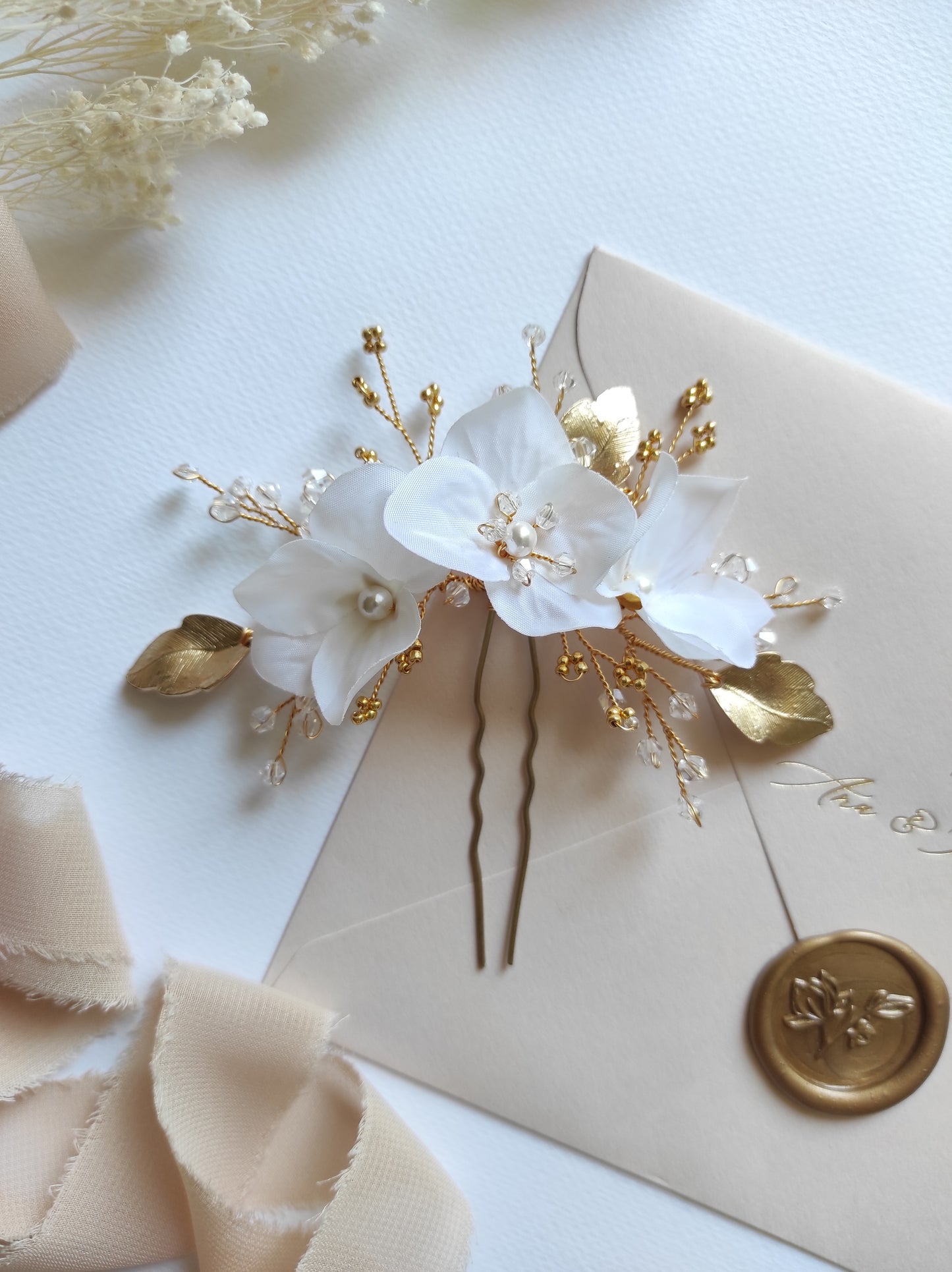WHITE BEGONIA hair pin | Bridal hair pin | White flower hair accessory | Bloom head piece | Wedding hair comb